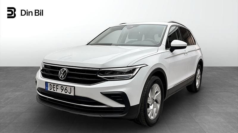 Vit Begagnad 2022 VW Tiguan SUV | 234 900 kr (Bra pris) - Bild 1/4