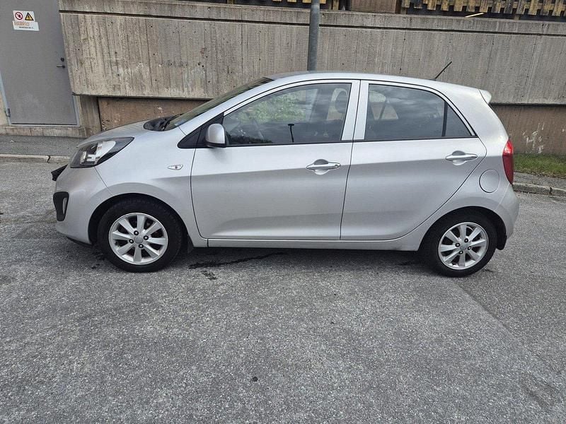 Grå Begagnad 2013 Kia Picanto Halvkombi | 37 000 kr (Bra pris) - Bild 1/4