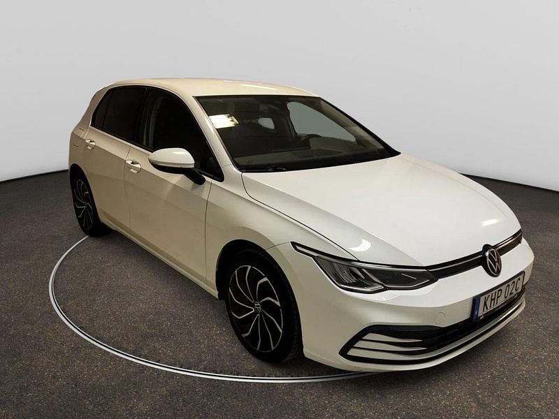 Vit Begagnad 2021 VW Golf VIII Halvkombi | 189 900 kr (Bra pris) - Bild 1/4