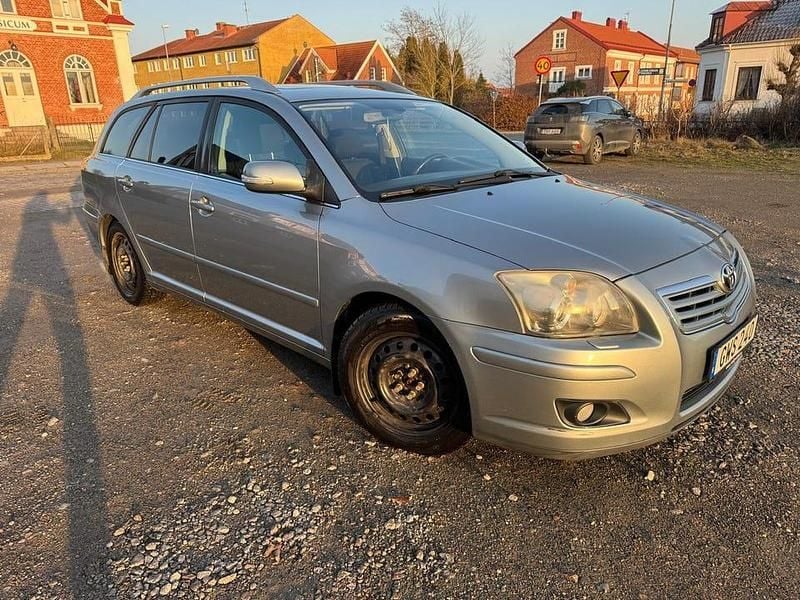 Begagnad 2008 Toyota Avensis Kombi | 45 000 kr (Dyr) - Bild 1/4