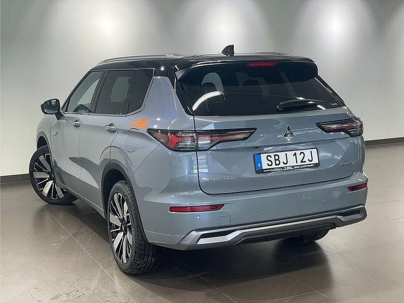Begagnad Mitsubishi Outlander Instyle 306 HK (225 kW) 2025 Moonstone grey with black roof SUV