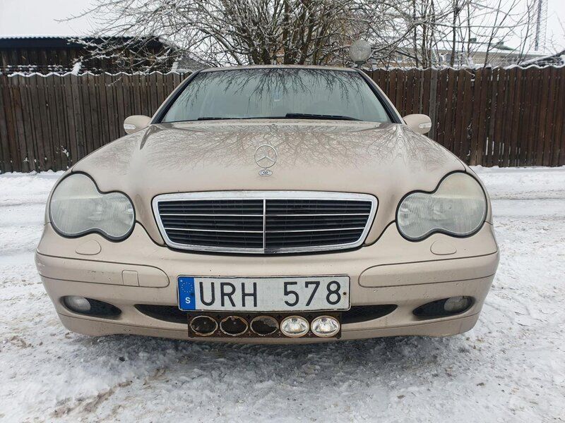 Begagnad Mercedes C180 143 HK (105 kW) 2003 Ljusbrun Sedan