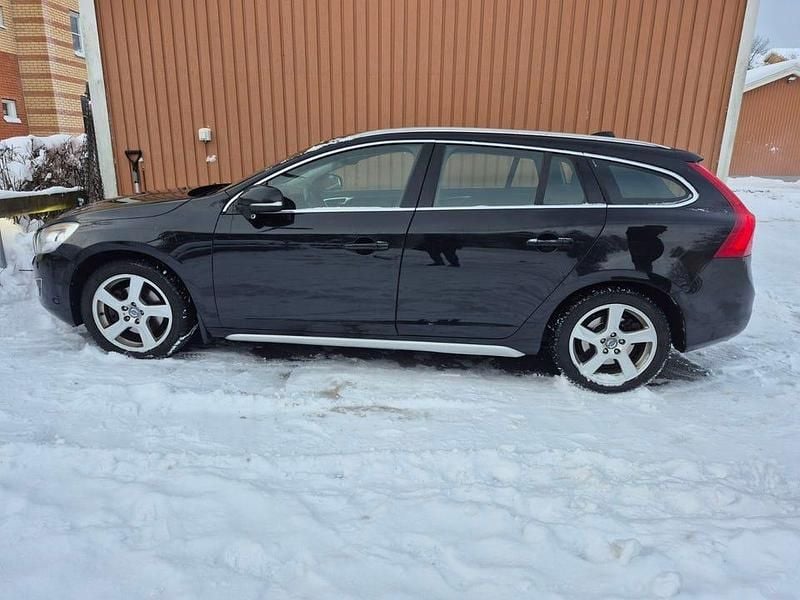 Begagnad 2012 Volvo V60 Summum Kombi | 115 000 kr (Bra pris) - Bild 1/4