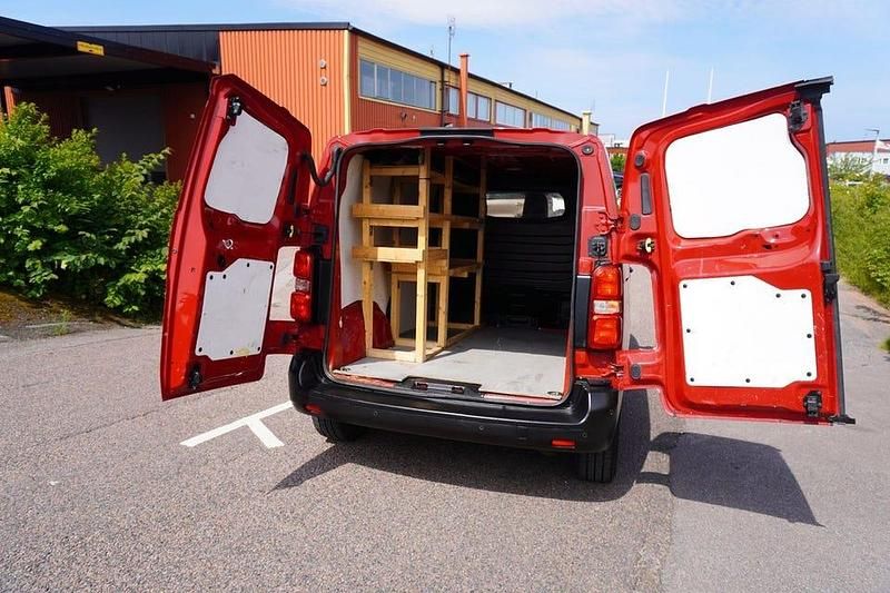 Begagnad Peugeot Expert 177 HK (130 kW) 2017 Röd Van