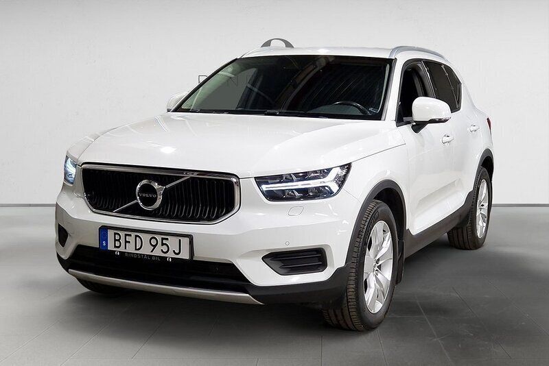 Vit Begagnad 2022 Volvo XC40 Momentum SUV | 209 900 kr (Lite dyr) - Bild 1/3
