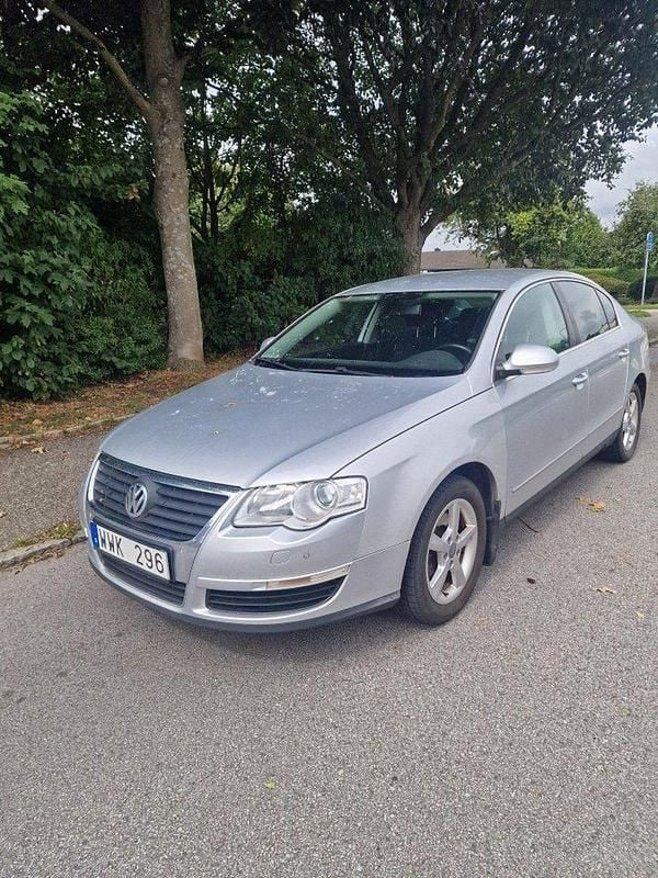 Silver Begagnad 2006 VW Passat Comfortline Sedan | 5 000 kr (Superpris) - Bild 1/3