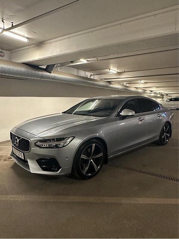 Silver Begagnad 2018 Volvo S90 R-Design Sedan | 255 000 kr (Marknadspris) - Bild 1/4