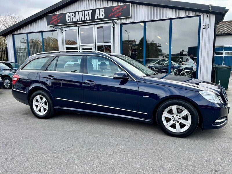 Mörkblå (blå) Begagnad 2012 Mercedes E220 Avantgarde Kombi | 99 900 kr (Bra pris) - Bild 1/4