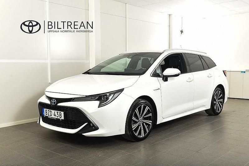 Vit Begagnad 2021 Toyota Corolla Style Kombi | 259 900 kr (Marknadspris) - Bild 1/4