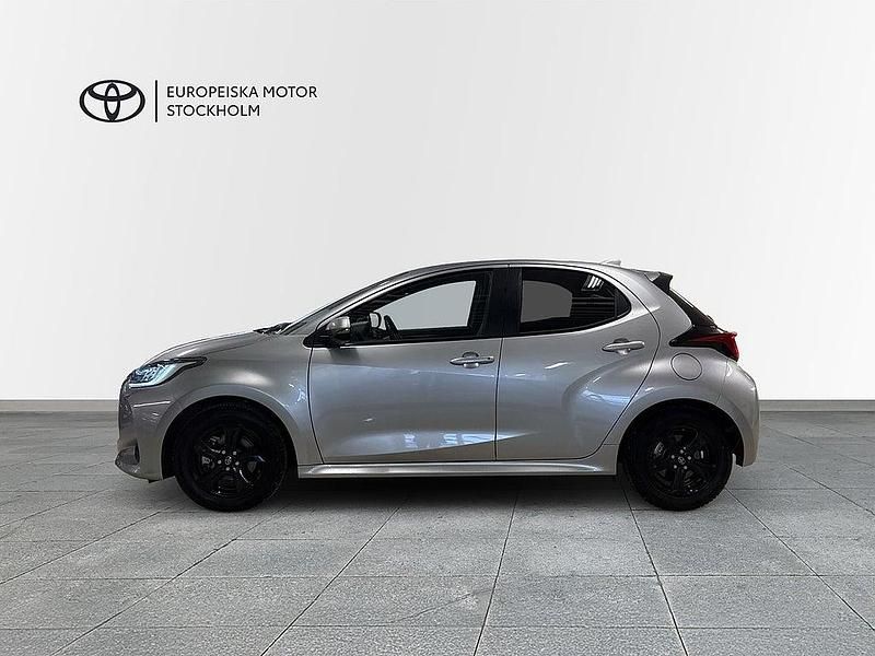 Begagnad Toyota Yaris Hybrid Style 131 HK (96 kW) 2024 Silver Halvkombi