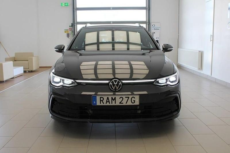 Begagnad VW Golf VIII R-line 150 HK (110 kW) 2023 Dolphin grey metallic