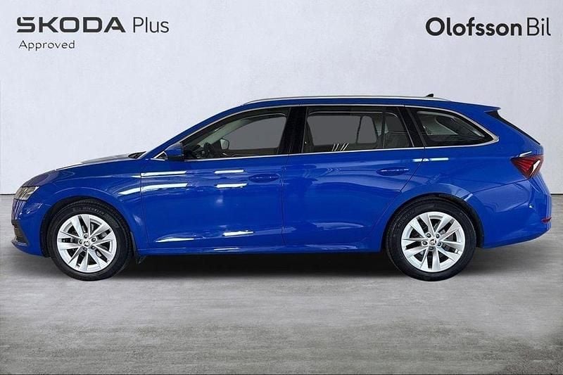 Blå Begagnad 2022 Skoda Octavia Kombi | 264 900 kr (Marknadspris) - Bild 1/3