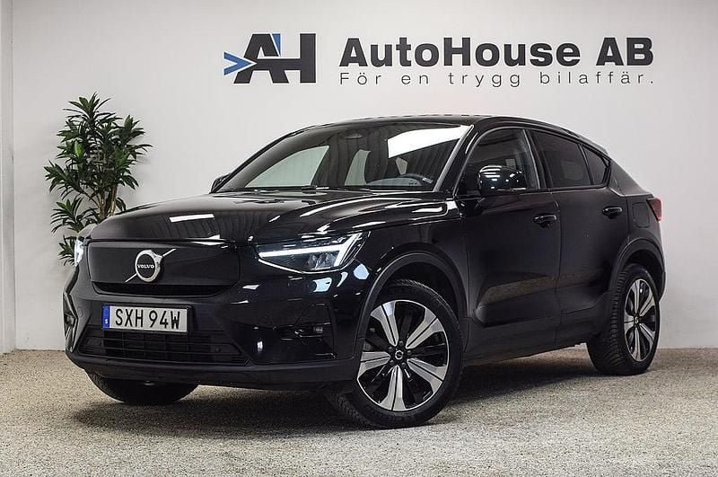 Svart Begagnad 2022 Volvo C40 Plus SUV | 329 000 kr (Marknadspris) - Bild 1/4