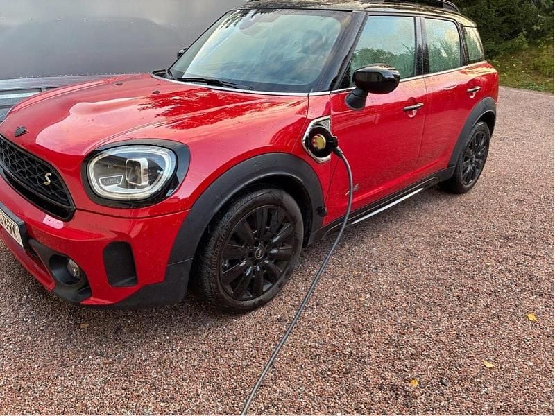 Röd Begagnad 2022 Mini Cooper Countryman SUV | 318 000 kr (Marknadspris) - Bild 1/4