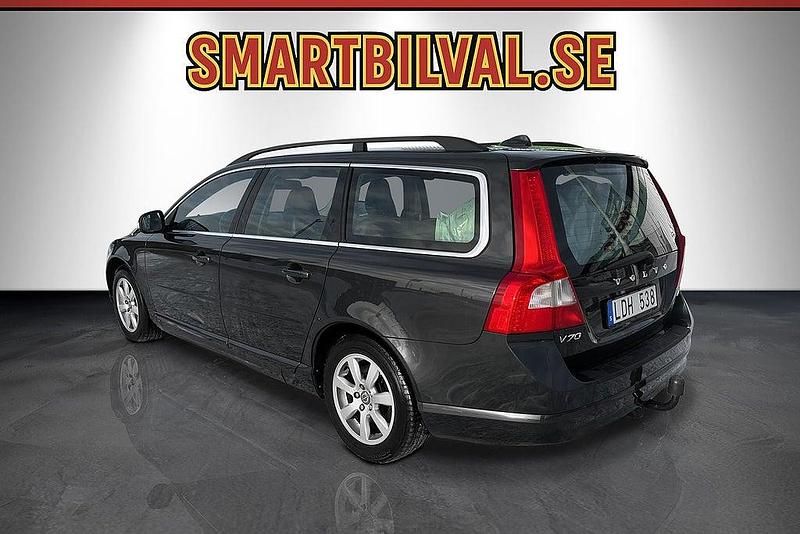 Begagnad Volvo V70 Momentum 163 HK (119 kW) 2010 Grå Kombi