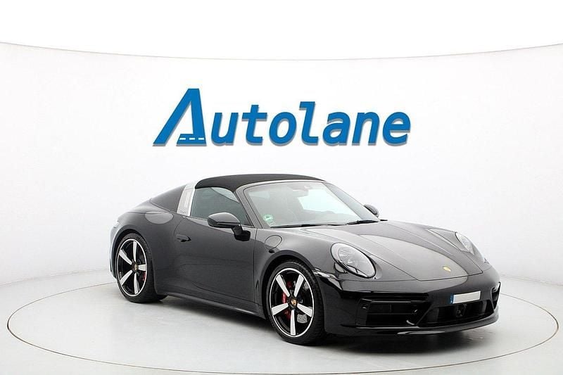 Jet black metallic Begagnad 2024 Porsche 911 Targa 4S Cab | 2 095 000 kr - Bild 1/3