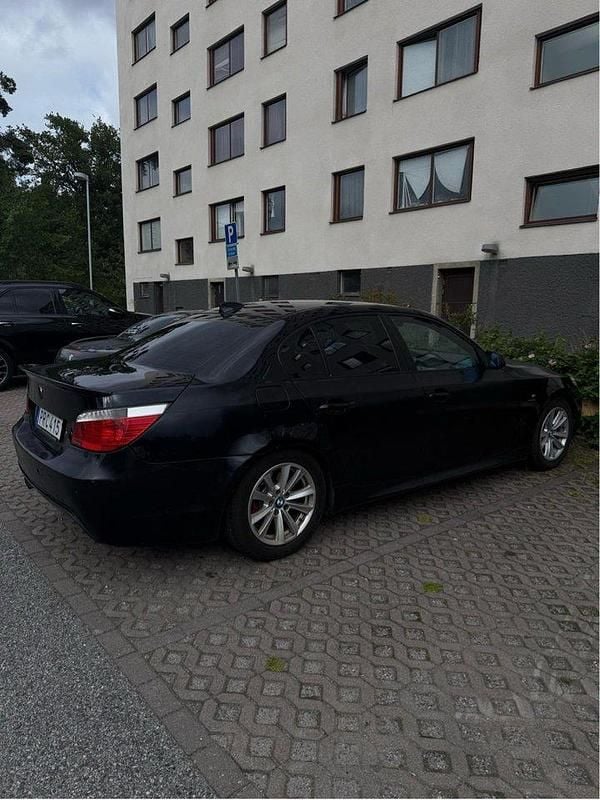 Svart Begagnad 2007 BMW 525 M Sport Sedan | 35 000 kr (Superpris) - Bild 1/4