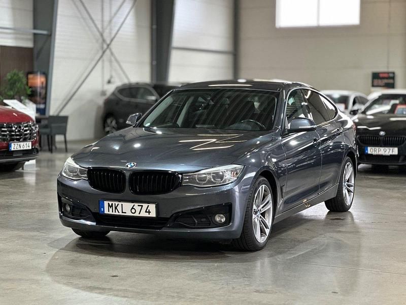 Grå Begagnad 2013 BMW 318 Gran Turismo Sport Line Halvkombi | 94 900 kr (Marknadspris) - Bild 1/4