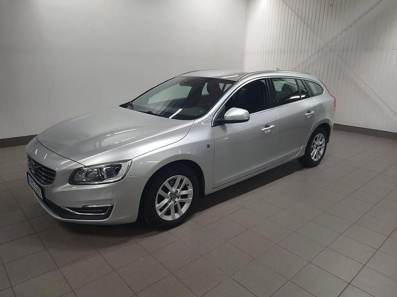 Begagnad Volvo V60 Ocean Race 181 HK (133 kW) 2014 Silver Kombi