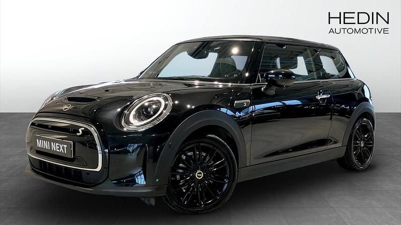 Svart Begagnad 2023 Mini Cooper SE Halvkombi | 254 700 kr (Marknadspris) - Bild 1/4