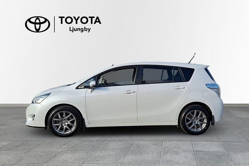Begagnad Toyota Verso Executive 148 HK (108 kW) 2012 Vit Minibuss