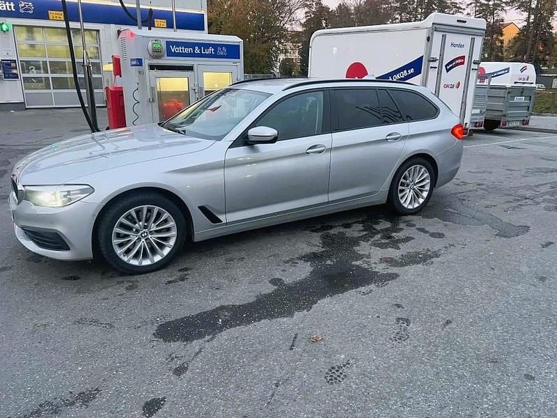 Begagnad 2020 BMW 520 Kombi | 212 500 kr (Marknadspris) - Bild 1/4