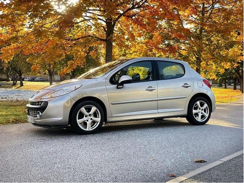 Grå Begagnad 2007 Peugeot 207 GT Halvkombi | 26 000 kr (Bra pris) - Bild 1/4
