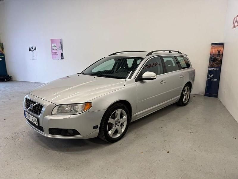 Begagnad Volvo V70 Momentum 234 HK (172 kW) 2010 Grå Kombi