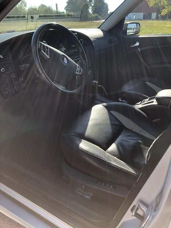 Silver metallic Begagnad 2009 Saab 9-5 Sedan | 29 500 kr (Marknadspris) - Bild 1/4