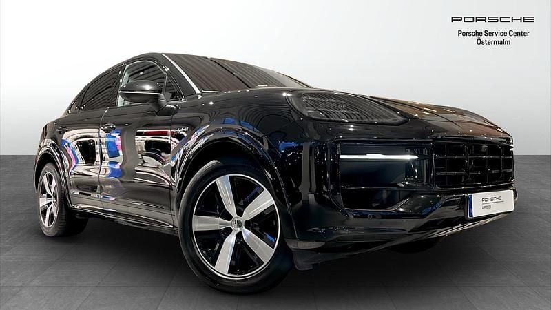 Svart Begagnad 2024 Porsche Cayenne SUV | 1 145 000 kr (Marknadspris) - Bild 1/4