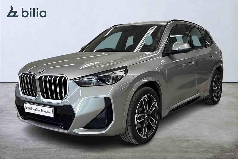 Grå Begagnad 2025 BMW X1 Comfort Edition SUV | 469 900 kr - Bild 1/1