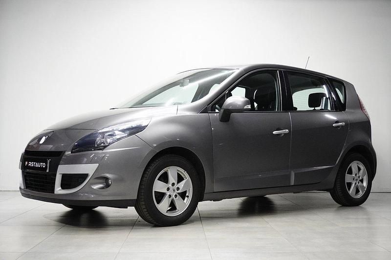 Grå Begagnad 2011 Renault Scénic III Minibuss | 84 900 kr (Marknadspris) - Bild 1/4