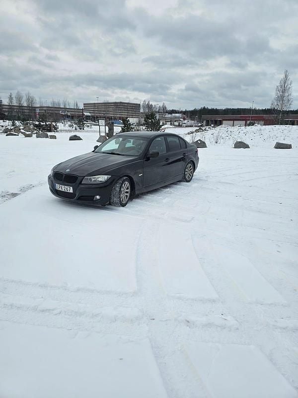 Begagnad BMW 320 Efficient Dynamics 163 HK (119 kW) 2011 Sedan