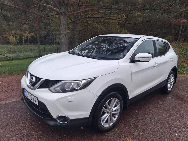Vit Begagnad 2014 Nissan Qashqai SUV | 89 900 kr (Marknadspris) - Bild 1/4