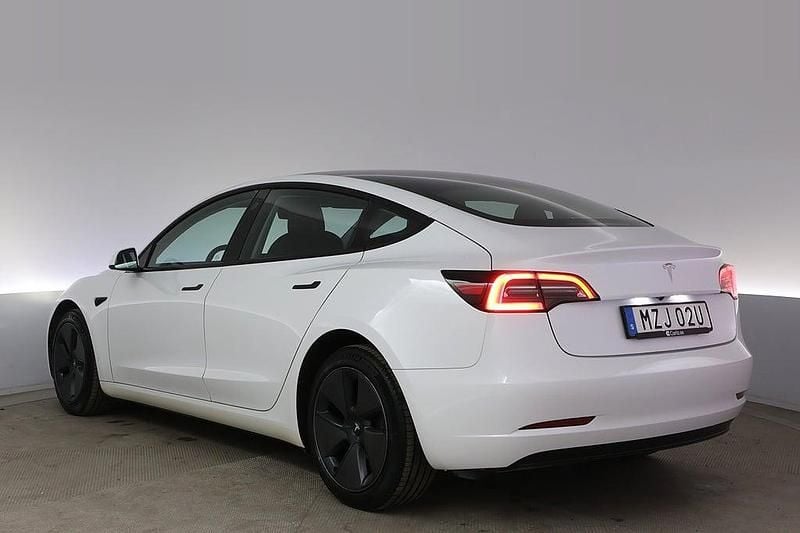 Begagnad Tesla Model 3 Standard Range 235 kW (320 HK) 2023 Vit Sedan