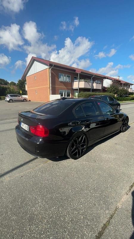 Begagnad BMW 320 170 HK (125 kW) 2009 Sedan