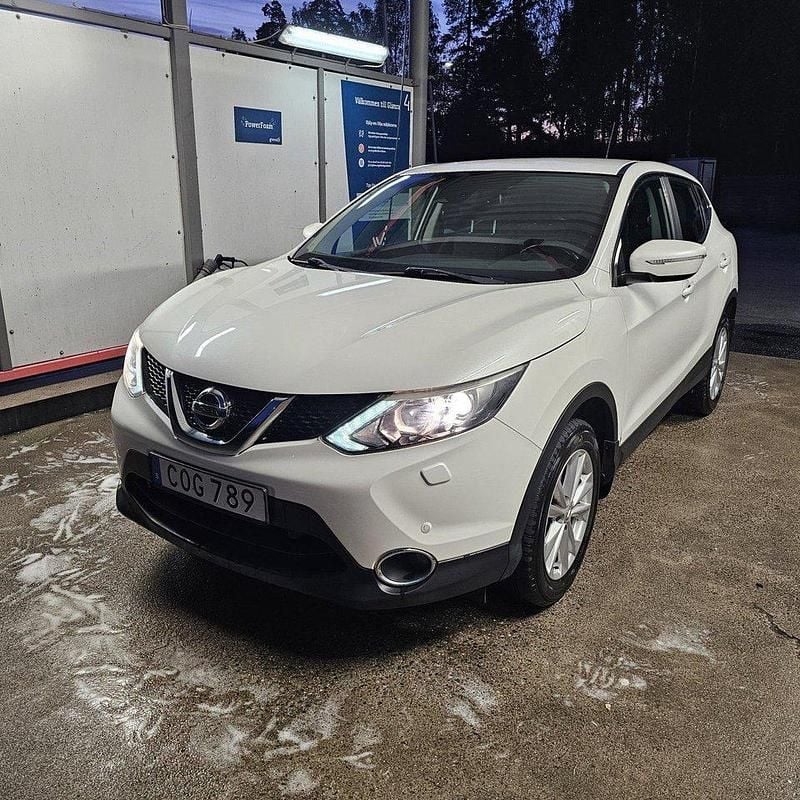 Vit Begagnad 2014 Nissan Qashqai SUV | 85 000 kr (Bra pris) - Bild 1/4
