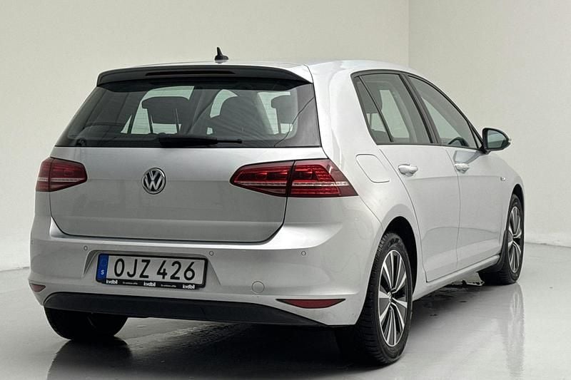 Begagnad VW e-Golf 84 kW (115 HK) 2017 Silver Halvkombi