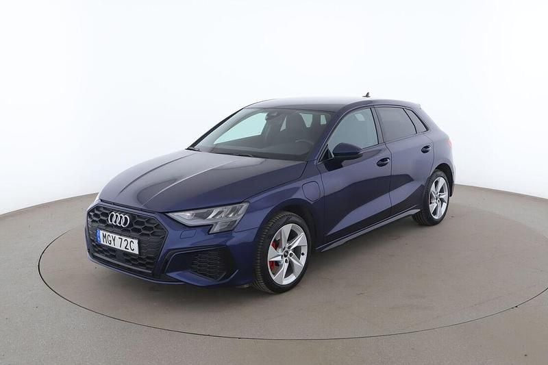 Blå Begagnad 2021 Audi A3 e-tron S-Line Halvkombi | 281 000 kr (Marknadspris) - Bild 1/3