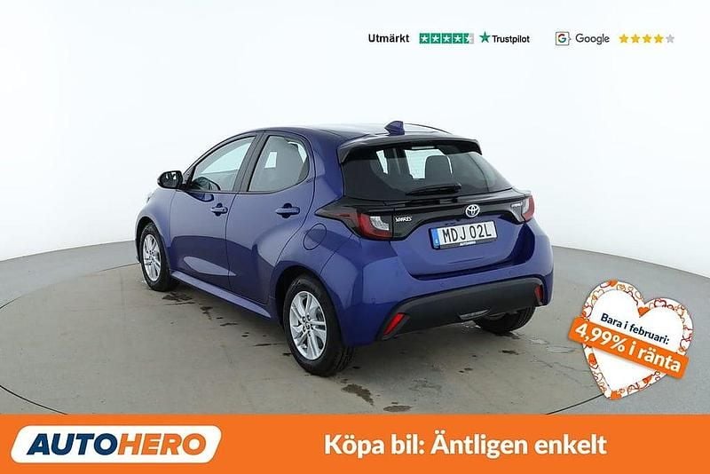 Begagnad Toyota Yaris Hybrid Comfort 117 HK (86 kW) 2022 Blå Sedan