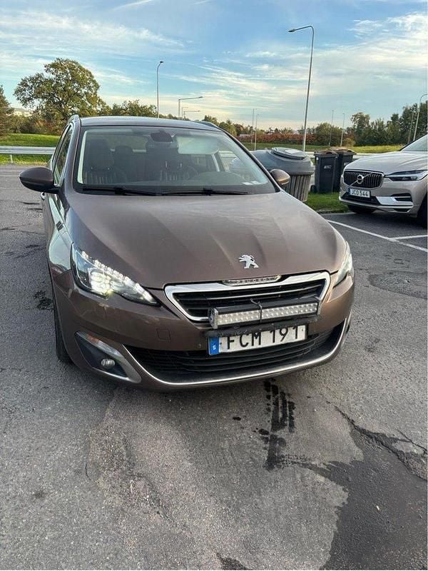 Brun Begagnad 2015 Peugeot 308 Allure Kombi | 62 000 kr (Marknadspris) - Bild 1/4