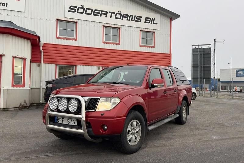 Röd Begagnad 2009 Nissan Navara Pickup | 69 900 kr (Bra pris) - Bild 1/4