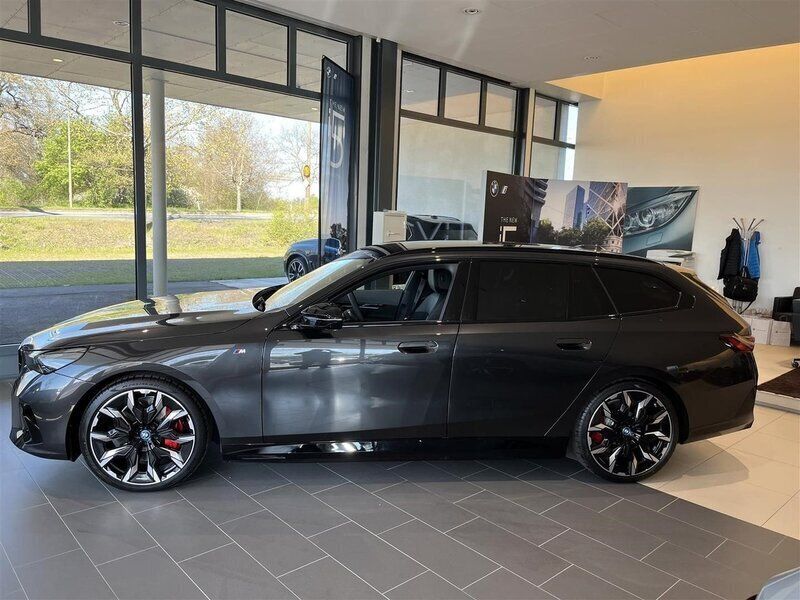 Begagnad BMW i5 M Sport 442 kW (601 HK) 2024 Grå/silver Sedan