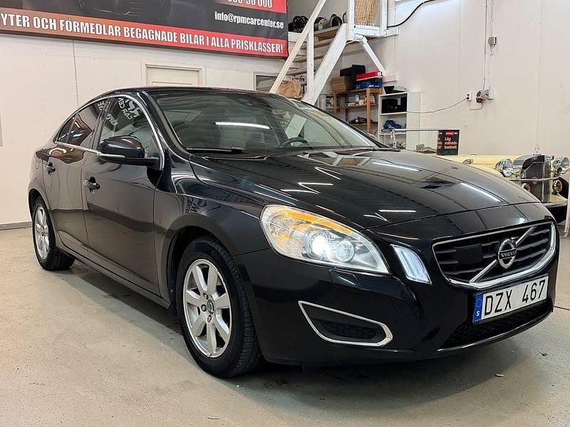 Begagnad Volvo S60 Momentum 215 HK (158 kW) 2012 Svart Sedan