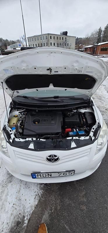 Begagnad Toyota Auris 90 HK (66 kW) 2011 Halvkombi