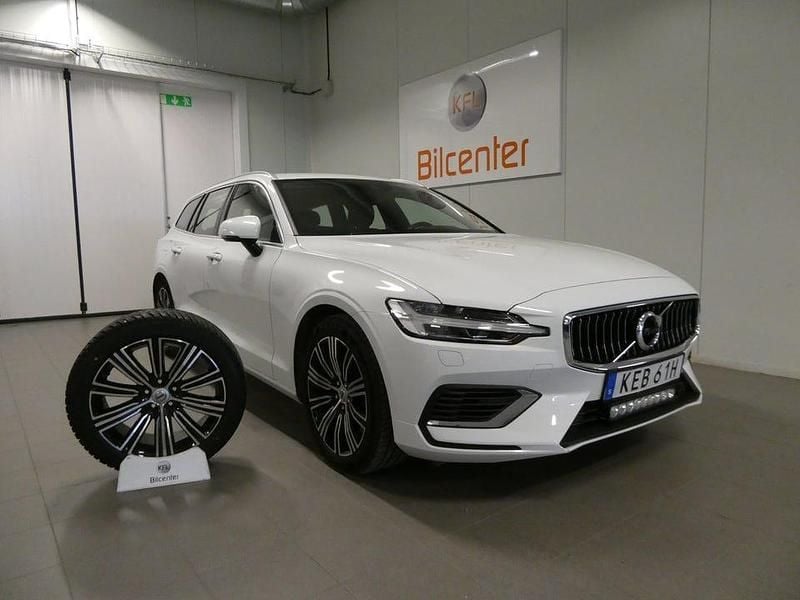 Vit Begagnad 2021 Volvo V60 Kombi | 269 900 kr (Marknadspris) - Bild 1/4