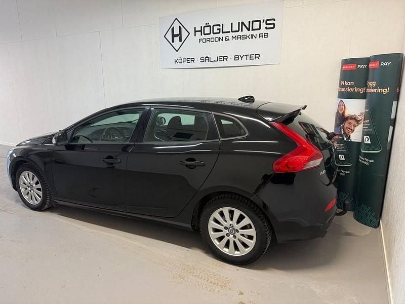 Begagnad Volvo V40 Kinetic 180 HK (132 kW) 2014 Svart
