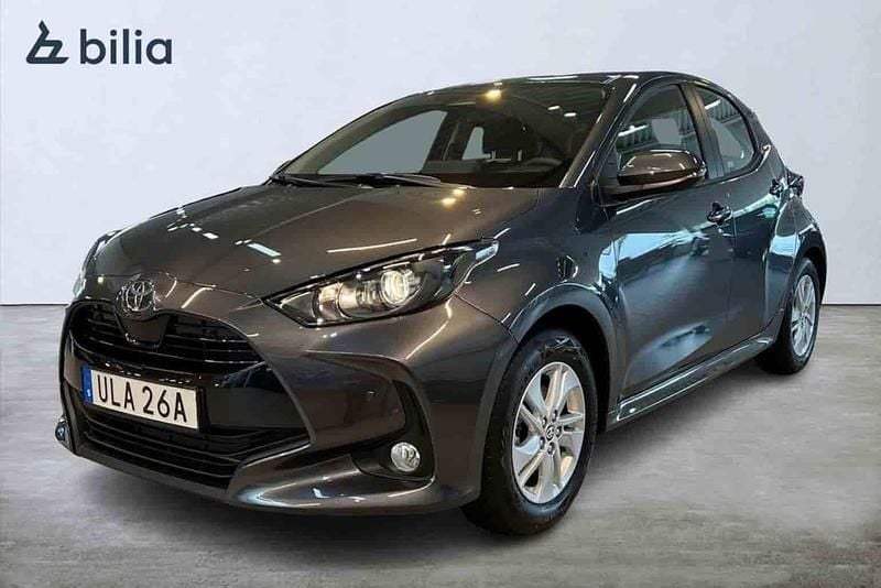 Grå Ny 2025 Toyota Yaris Hybrid Halvkombi | 271 800 kr - Bild 1/1