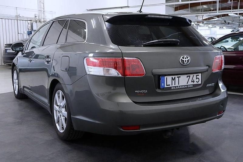 Begagnad Toyota Avensis 177 HK (130 kW) 2008 Grön Kombi