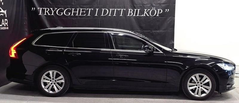 Begagnad Volvo V90 Momentum 150 HK (110 kW) 2017 Svart Kombi